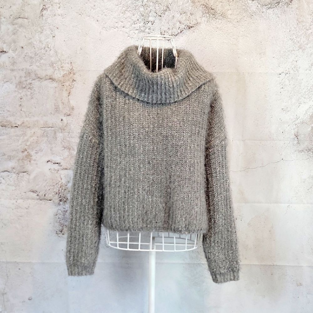 Hippie Rose grey knit eyelash yarn sweater Women's Size M